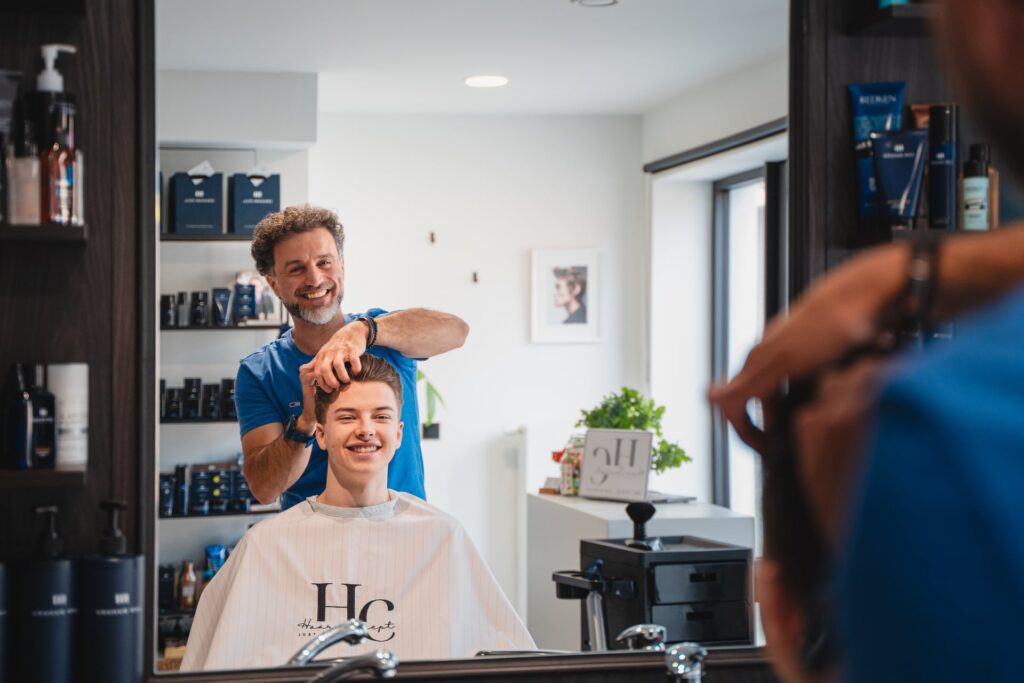 Moderne herenkapper bij Haar Concept in Hulshout – kwaliteitsvolle snit voor de moderne man.