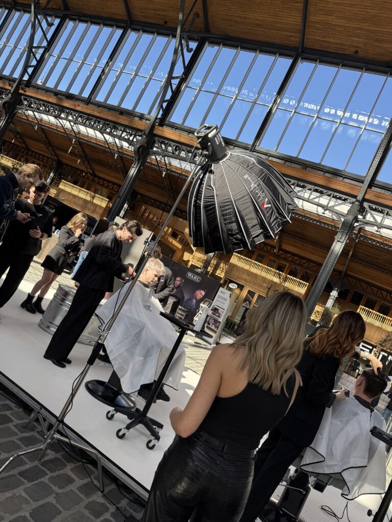 Barberbeurs in Brussel, ze zijn aan het volgen