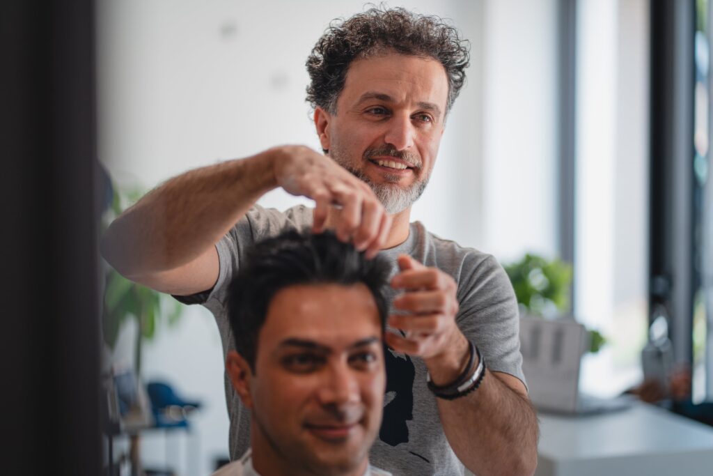 Zaterdag bij de kapper: zo combineren klanten uit Herselt hun bezoek met een relaxmoment